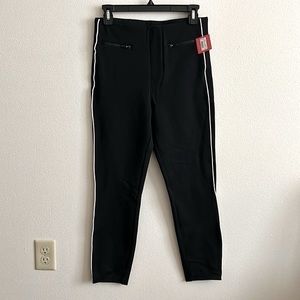 NWT SPANX Classic Black Ankle Piped Skinny Perfect Pant. Size: M/M